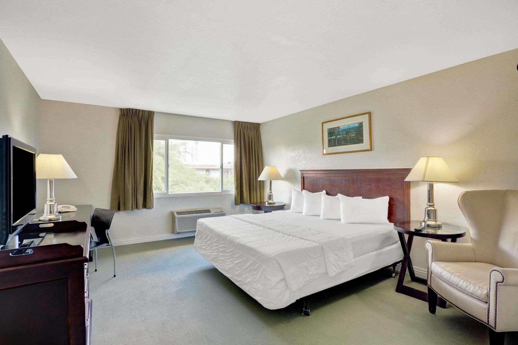 Super 8 By Wyndham Vegas North Strip/fremont St. Area Hotel 2*