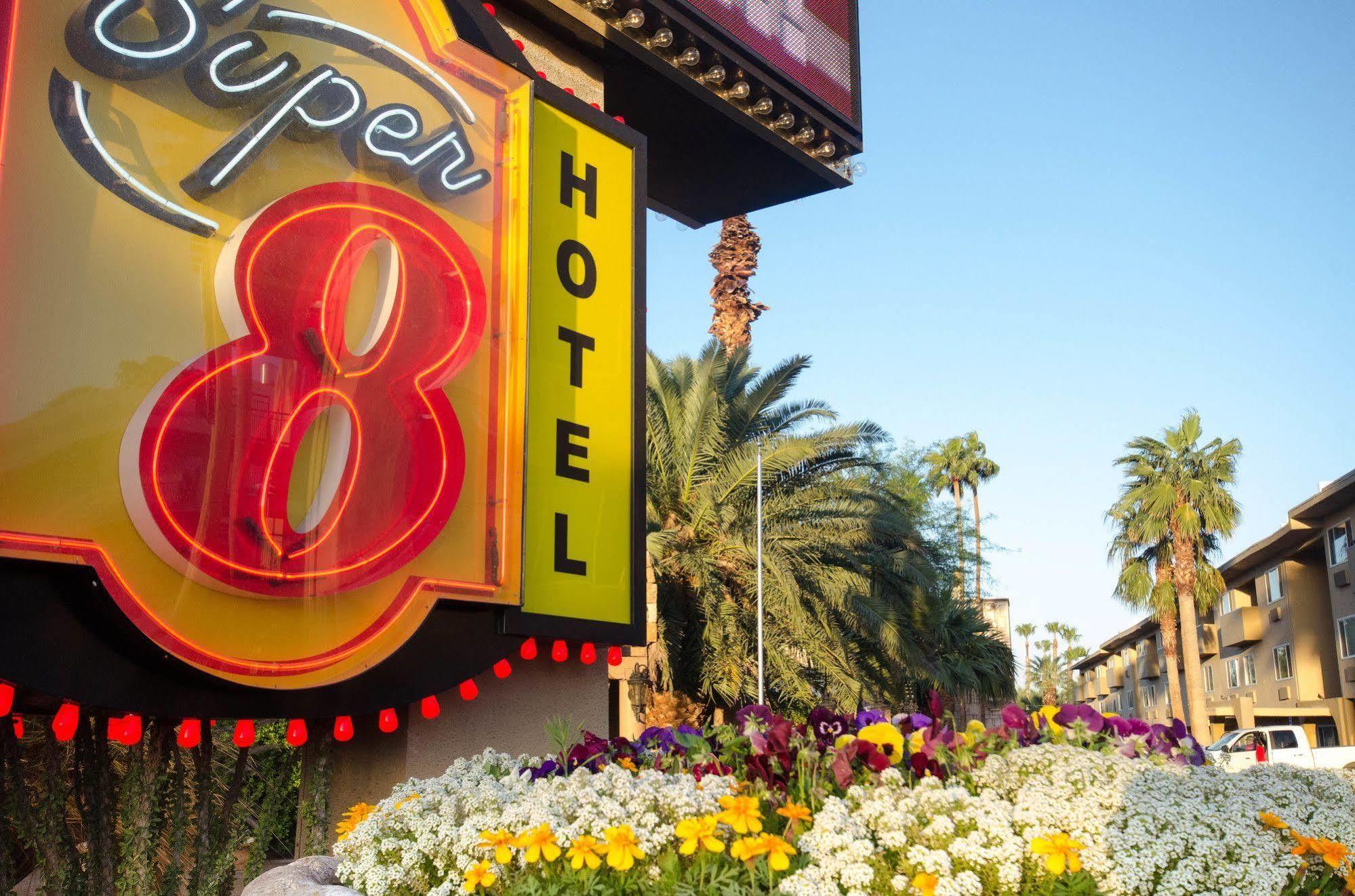 Super 8 By Wyndham Vegas North Strip/fremont St. Area Hotel