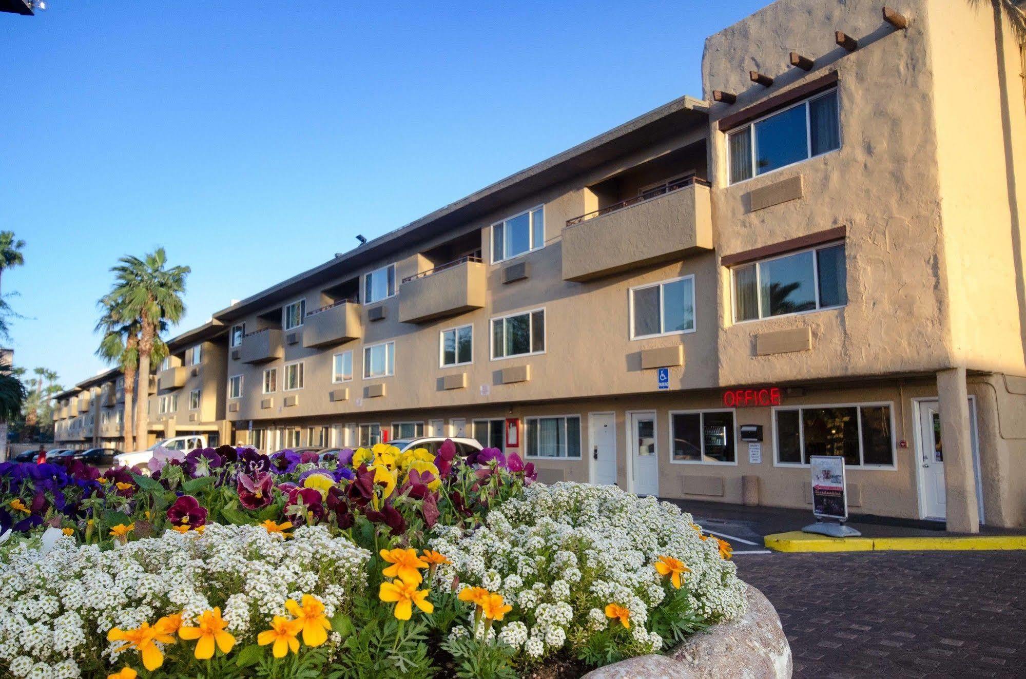 Super 8 By Wyndham Vegas North Strip/fremont St. Area 2*