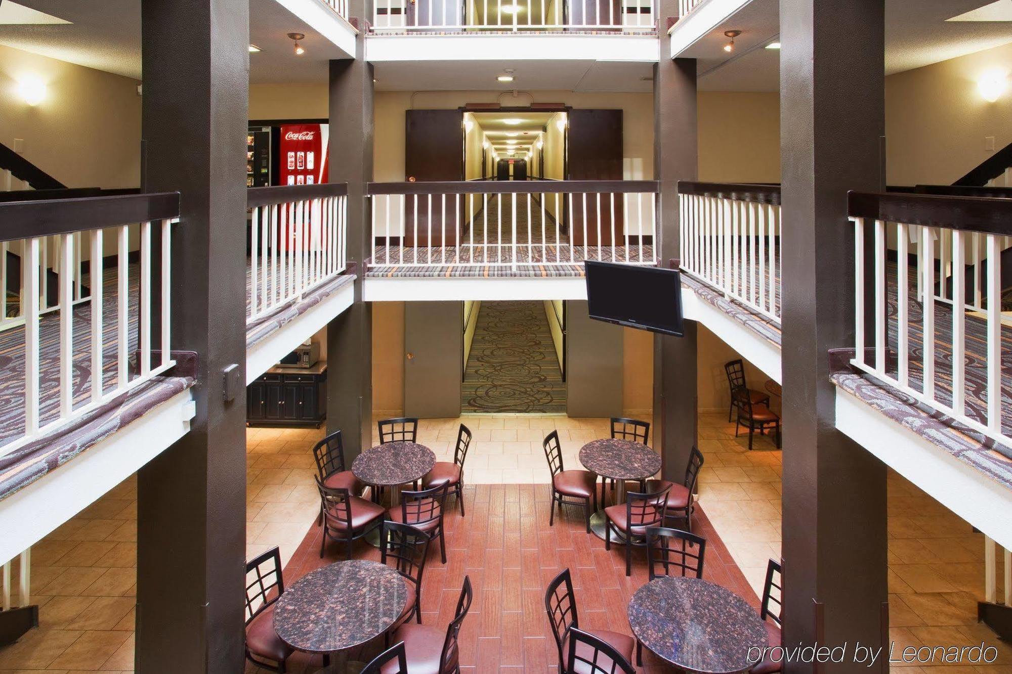 Western Mccarran Hotel