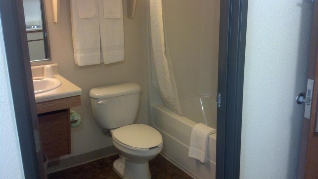 Hotel Howard Johnson Vegas / Near Nellis Afb