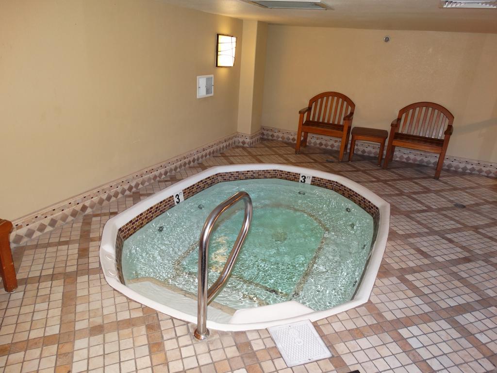 Aparthotel Suites At Jockey Club 3*