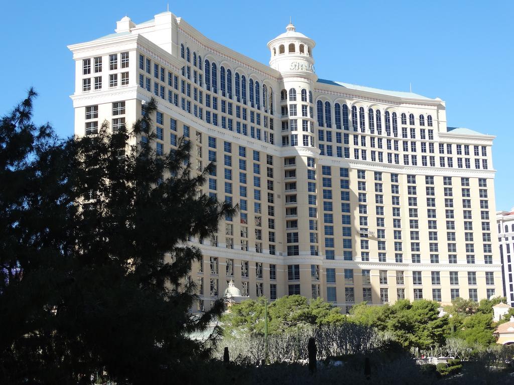 Suites At Jockey Club 3*
