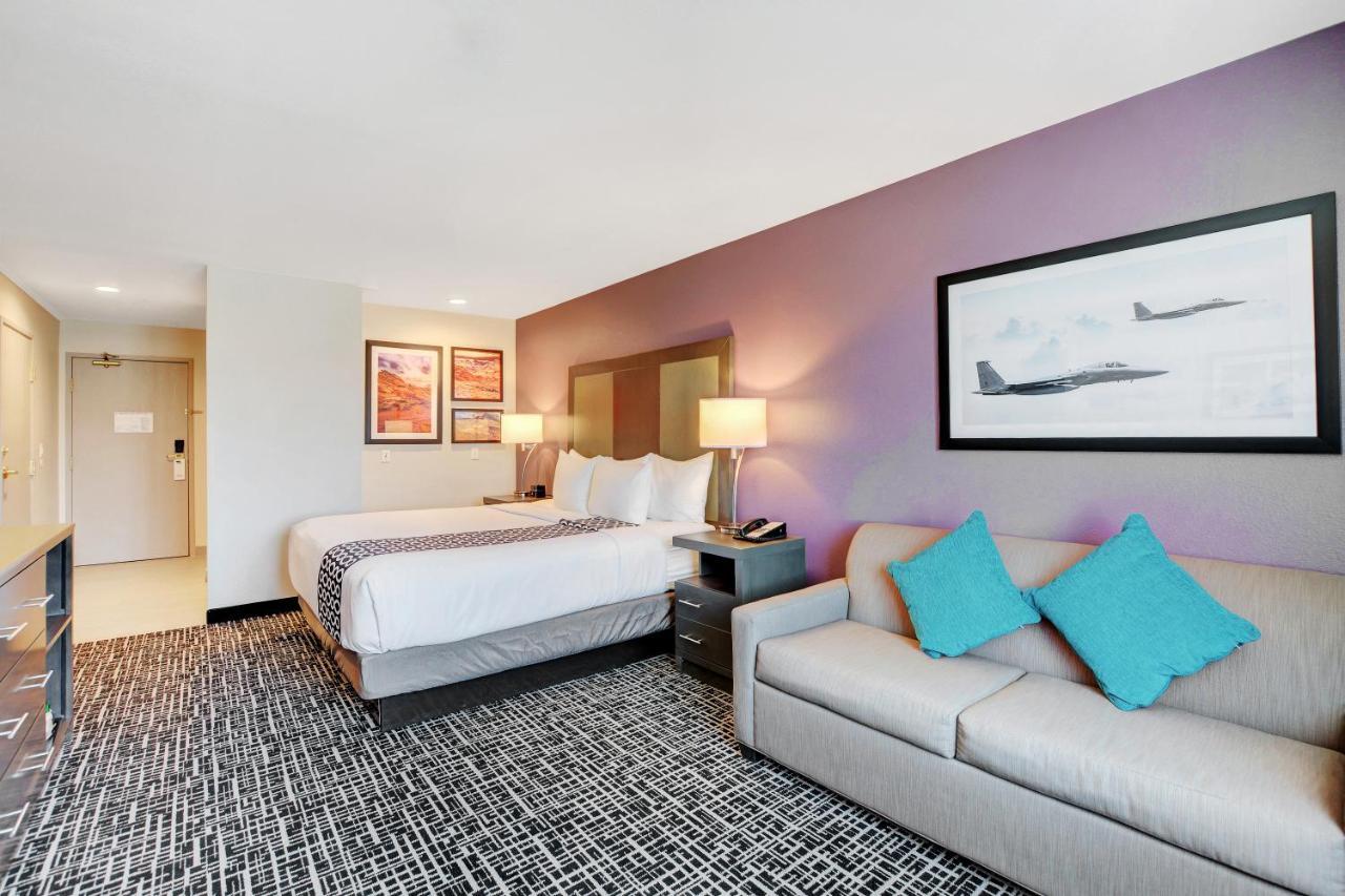 La Quinta & By Wyndham Vegas Nellis Las Vegas