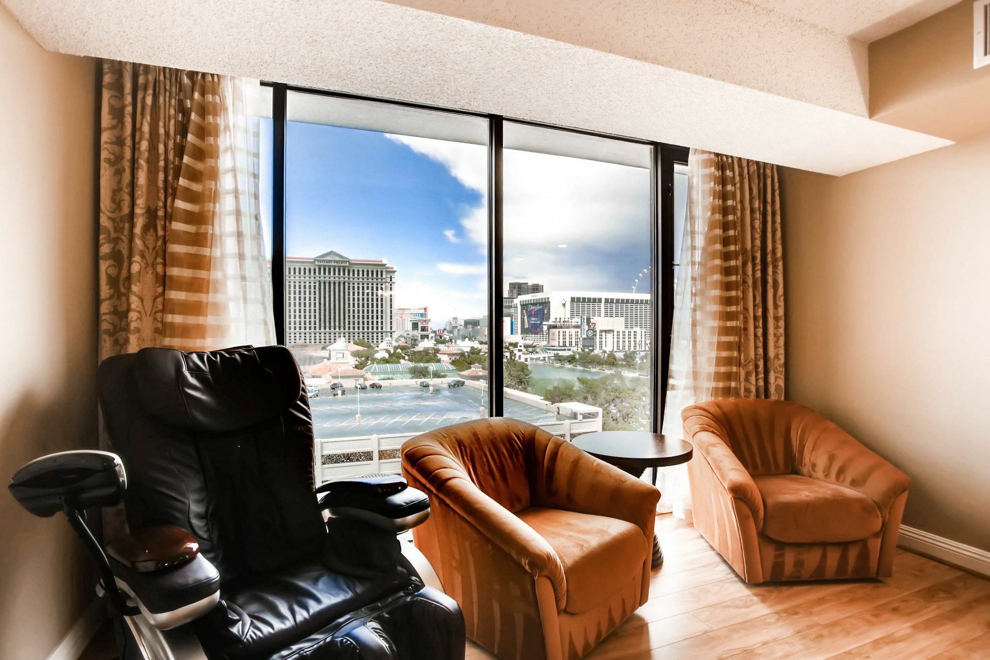 Aparthotel Suites At Jockey Club