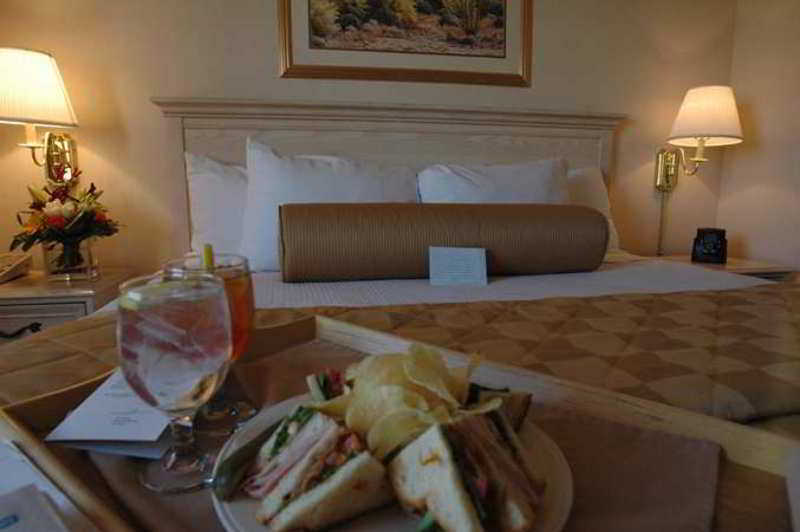 Hotel Embassy By Hilton Vegas 4*