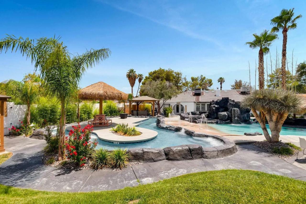 Holiday home 7bd 5ba Mansion W/ Lazy River Hot Tub Sleeps 26