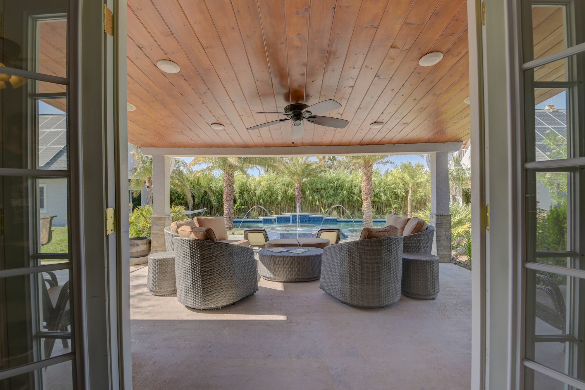 Sanctuary Pond And Pool Apartment