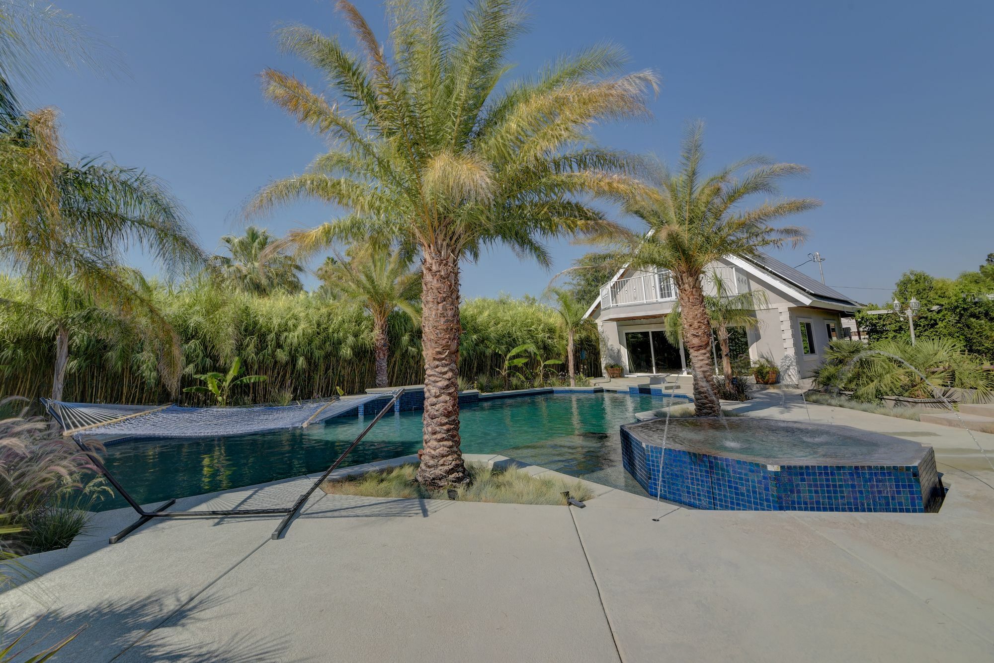 Sanctuary Pond And Pool Apartment Las Vegas