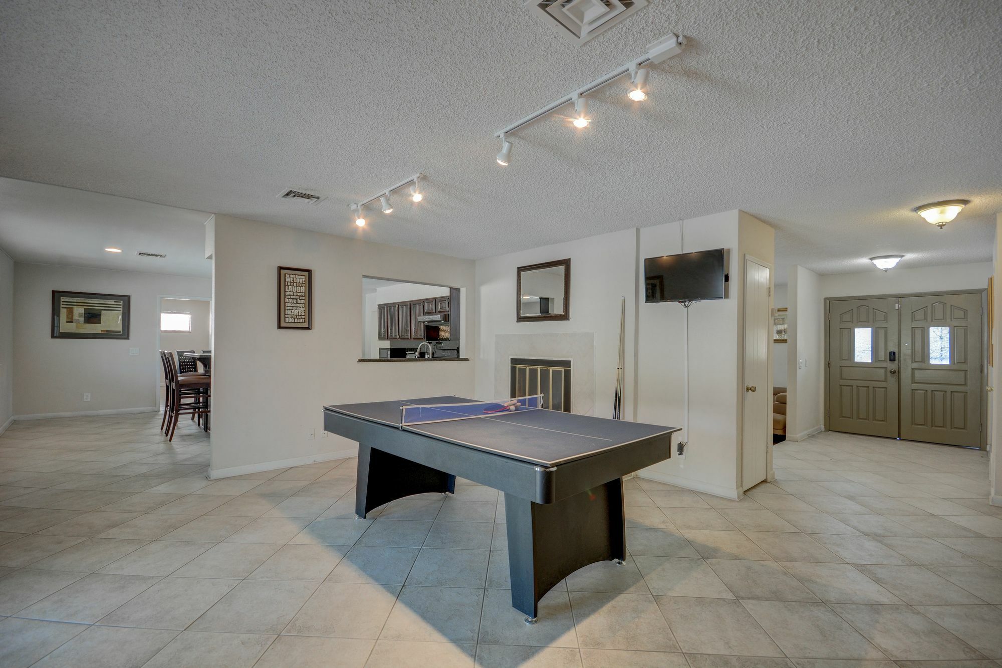 Luxurious 4br House With Large Pool 8min To Strip Las Vegas