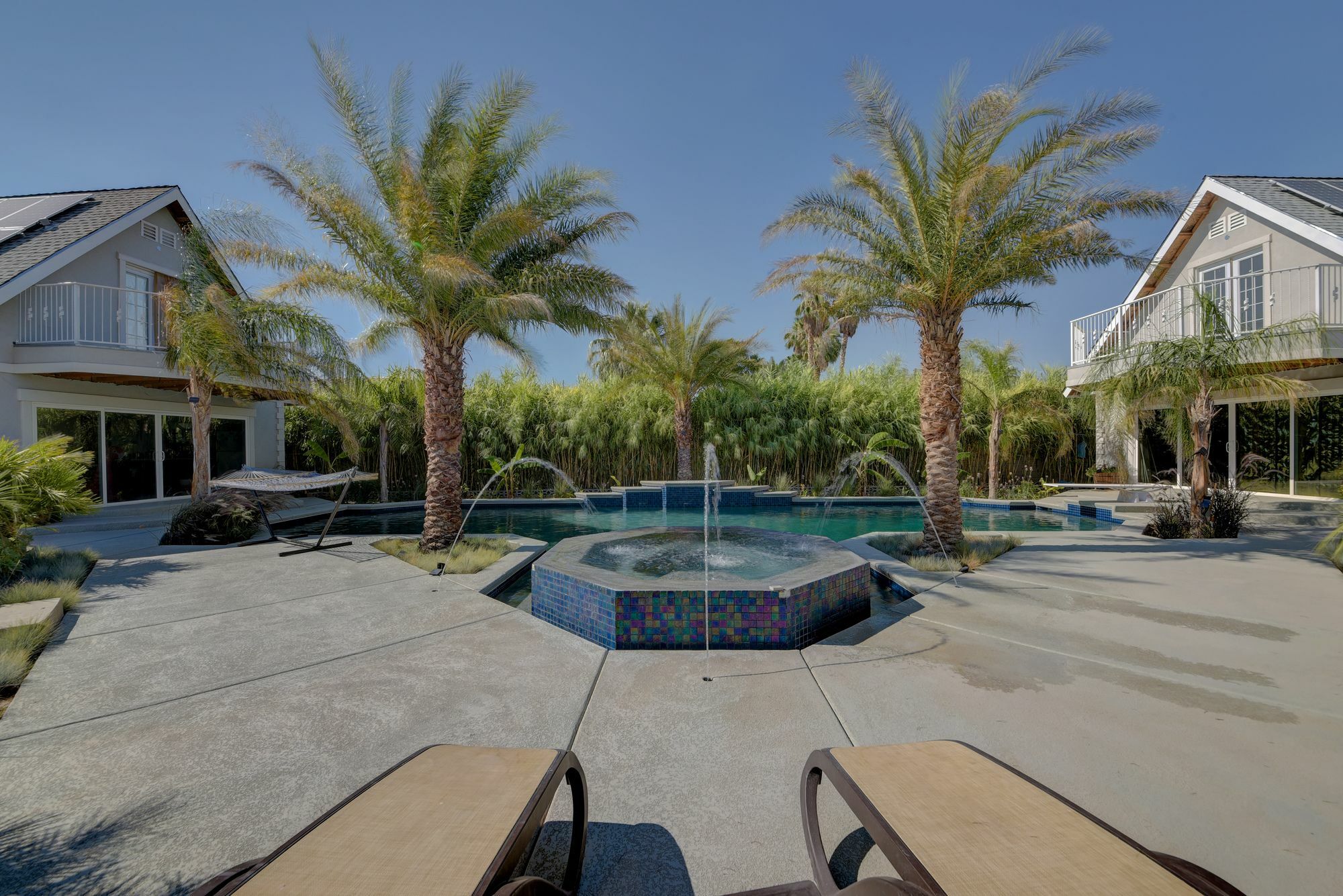 Sanctuary Pond And Pool Apartment Las Vegas