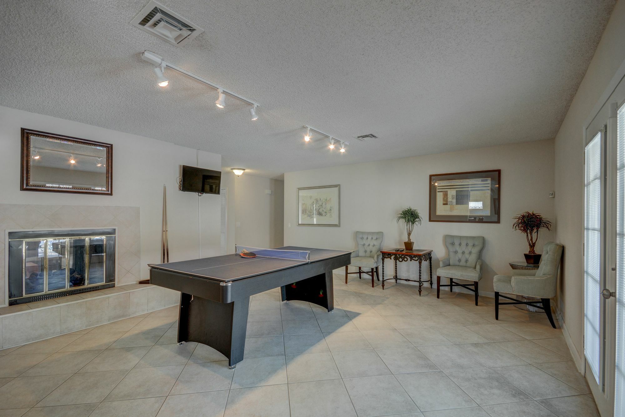 Luxurious 4br House With Large Pool 8min To Strip * Las Vegas