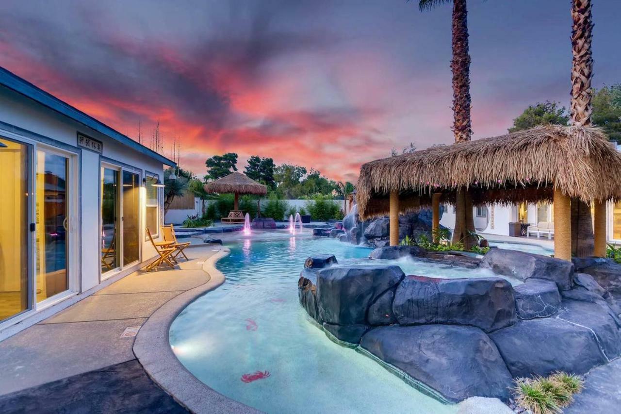 Holiday home 7bd 5ba Mansion W/ Lazy River Hot Tub Sleeps 26
