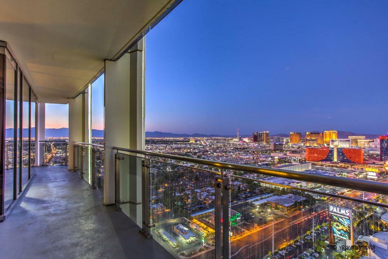 Palms Place With Balcony & Strip View Aparthotel