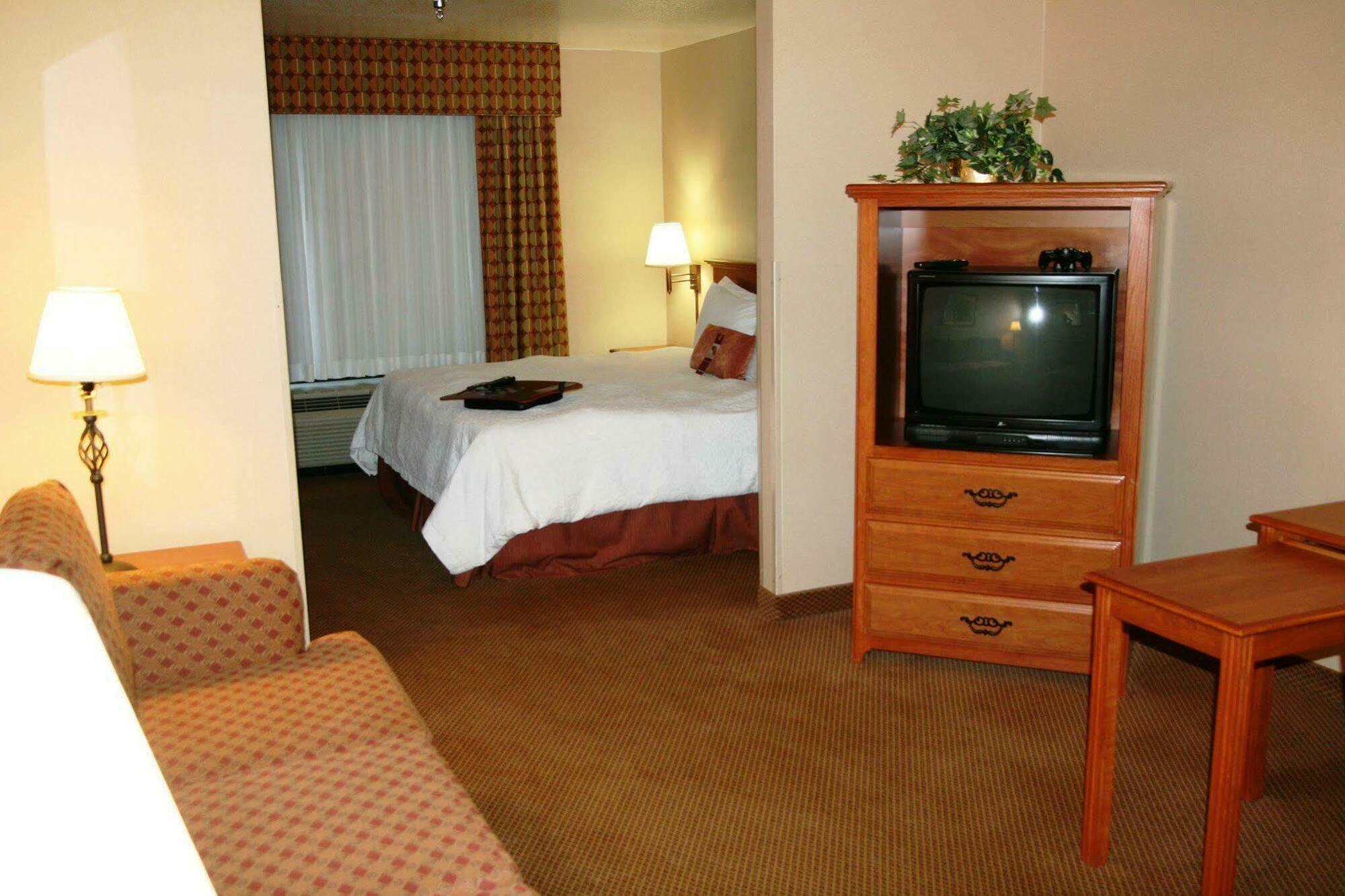 Hampton & Vegas-henderson Hotel
