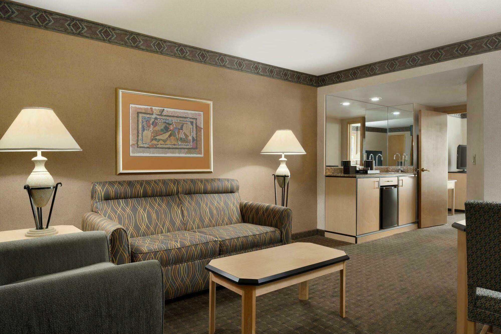 Hotel Embassy By Hilton Convention Center Vegas Las Vegas