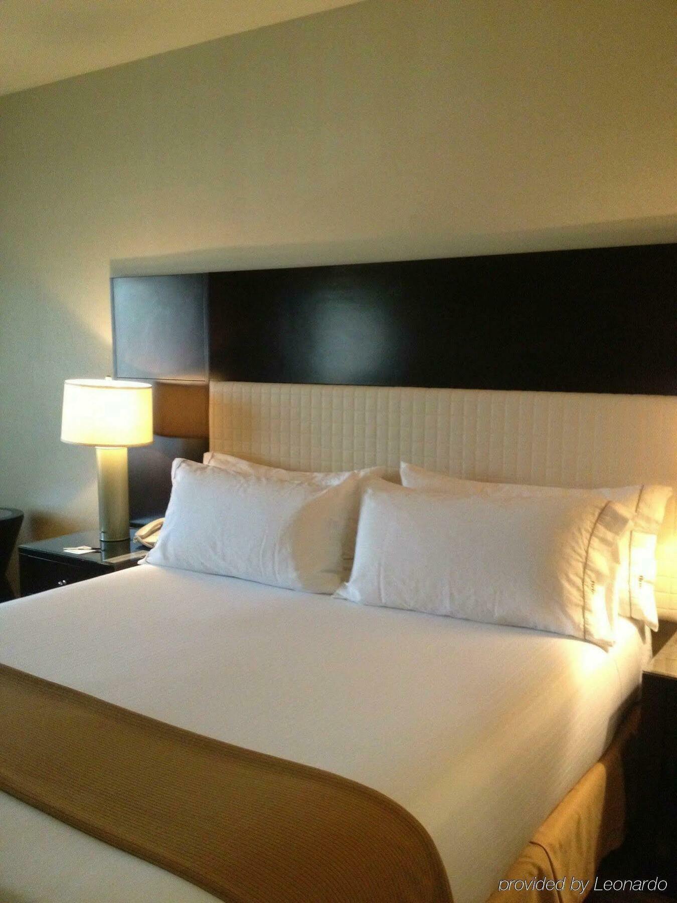 Hotel Express & Vegas Sw Springvalley By Ihg Las Vegas