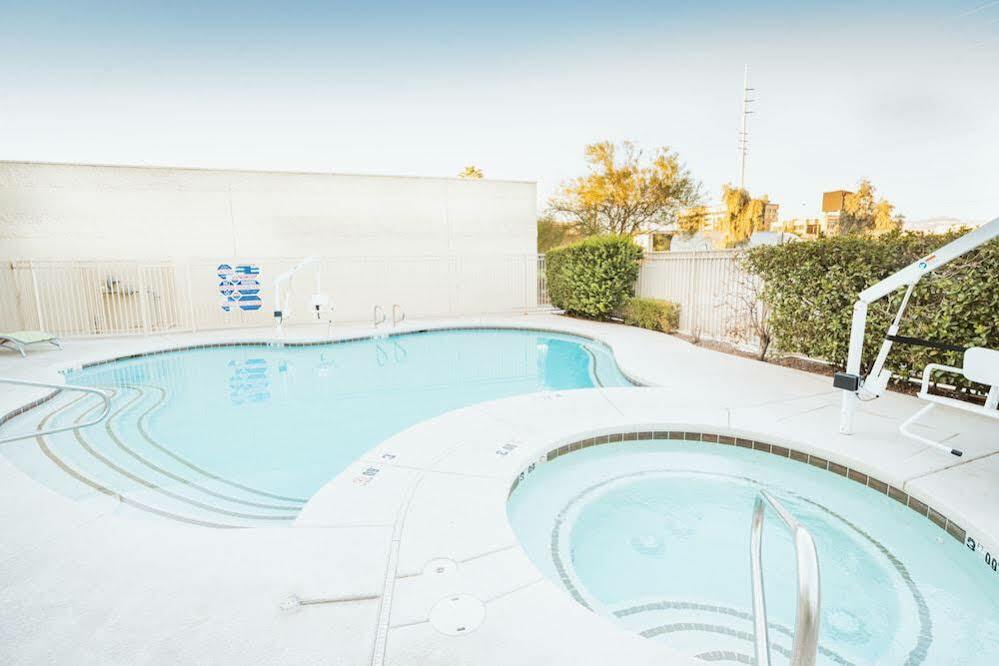 Hotel Express & Vegas Sw Springvalley By Ihg