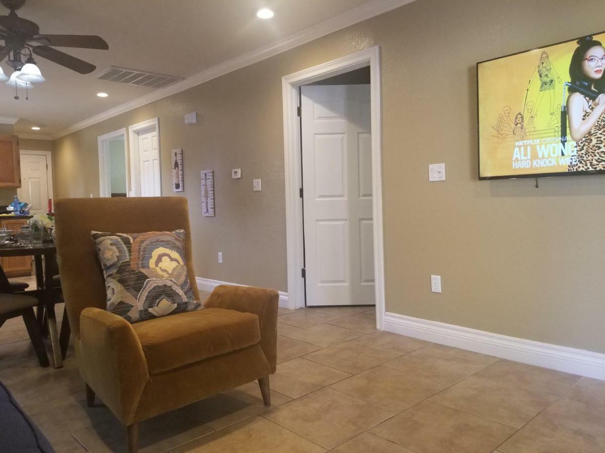 Holiday home Close To Strip, Very Private, Gated, Huge Floorplan, Wifi, Washer&dryer Las Vegas