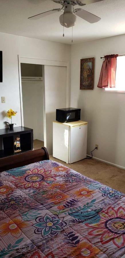 The Yellow House Homestay Las Vegas