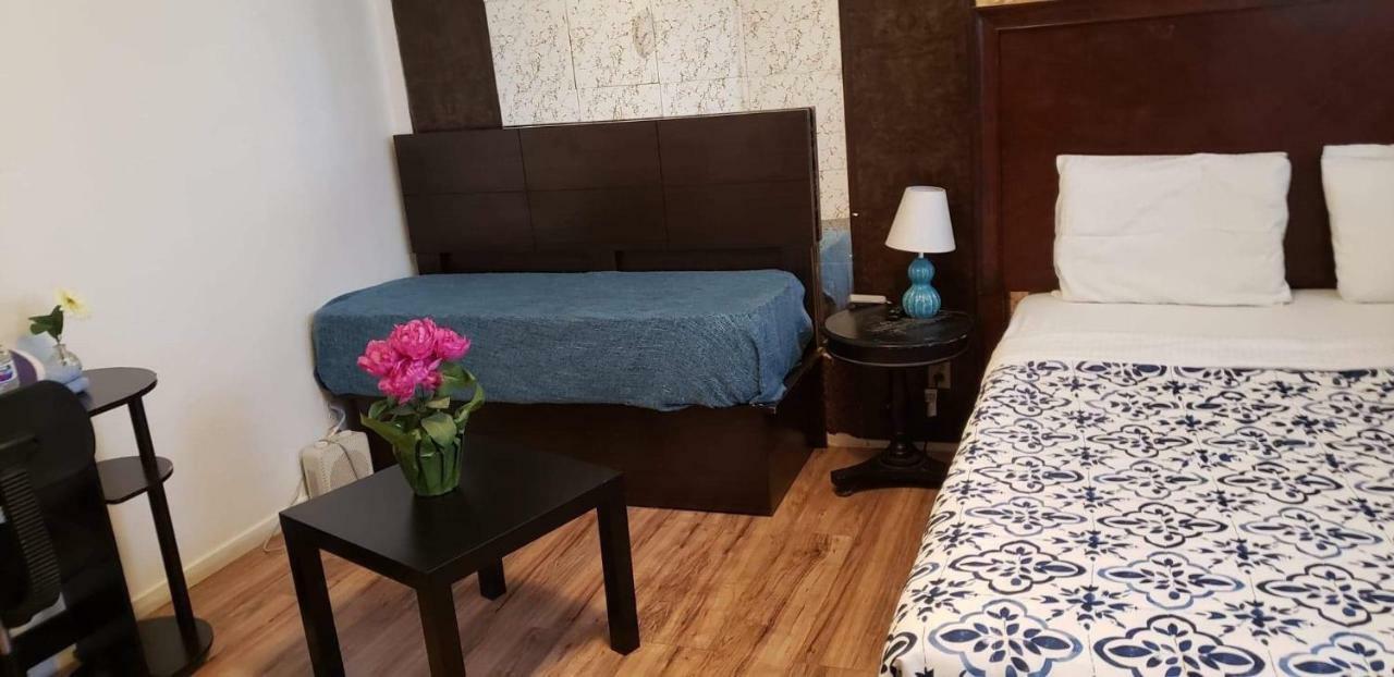 The Yellow House Homestay Las Vegas