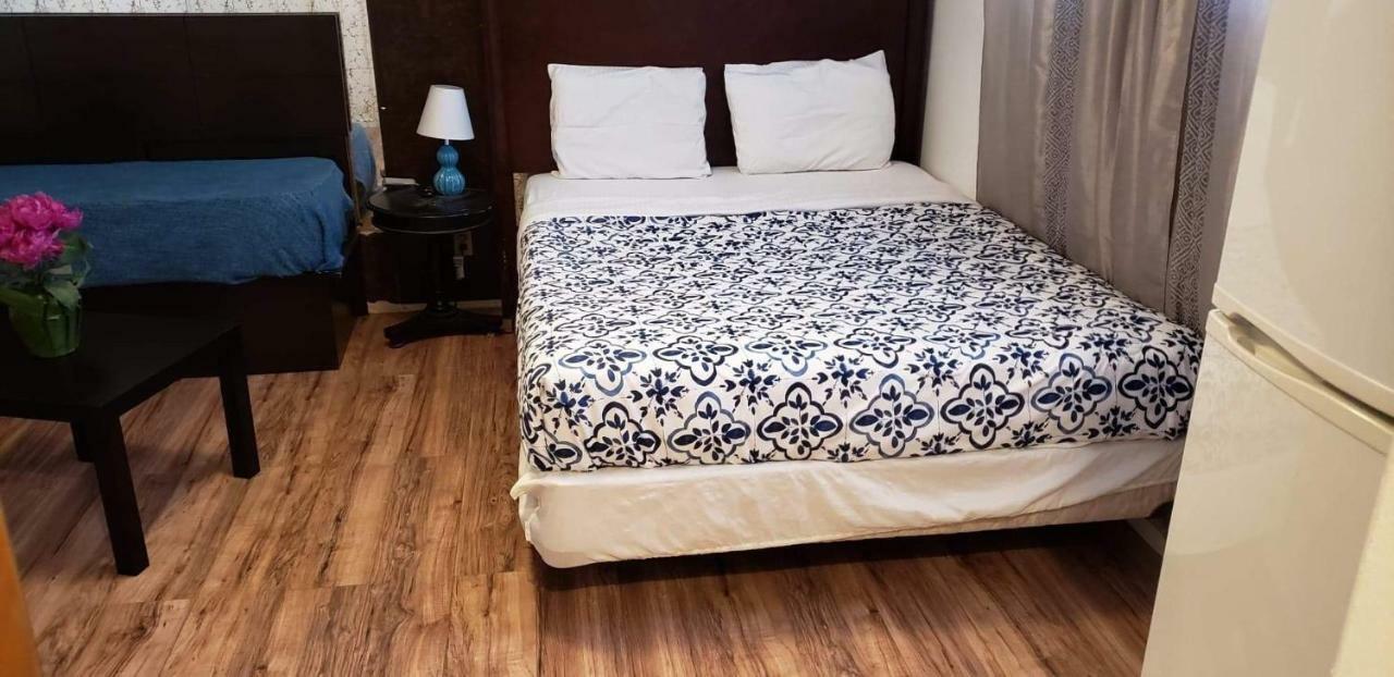 The Yellow House Homestay Las Vegas