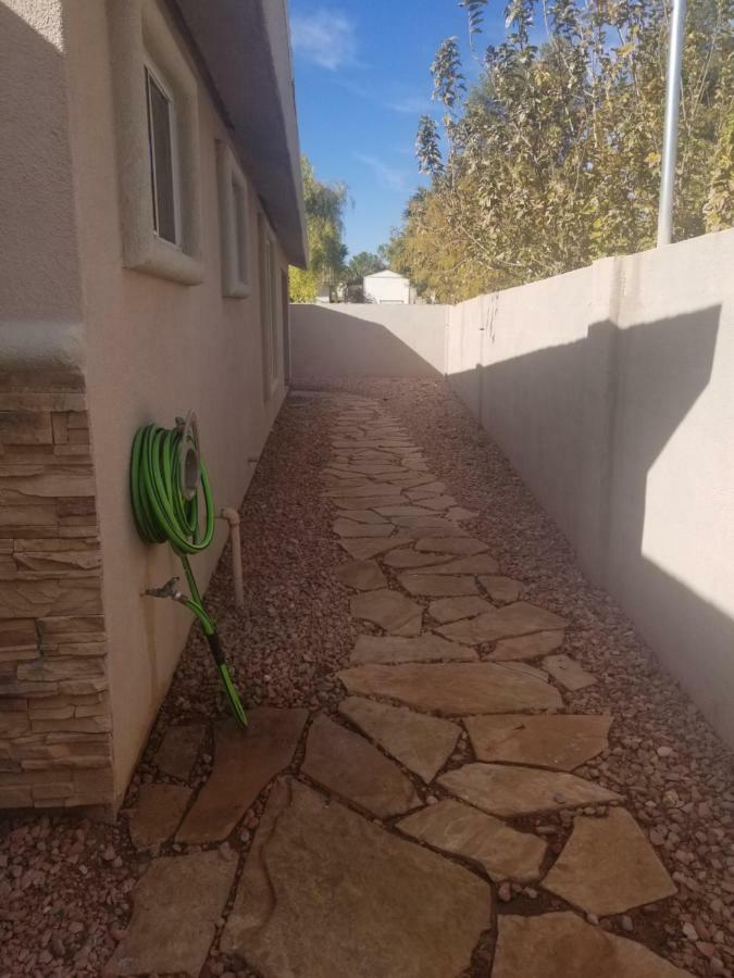 Close To Strip, Very Private, Gated, Huge Floorplan, Wifi, Washer&dryer Holiday home Las Vegas