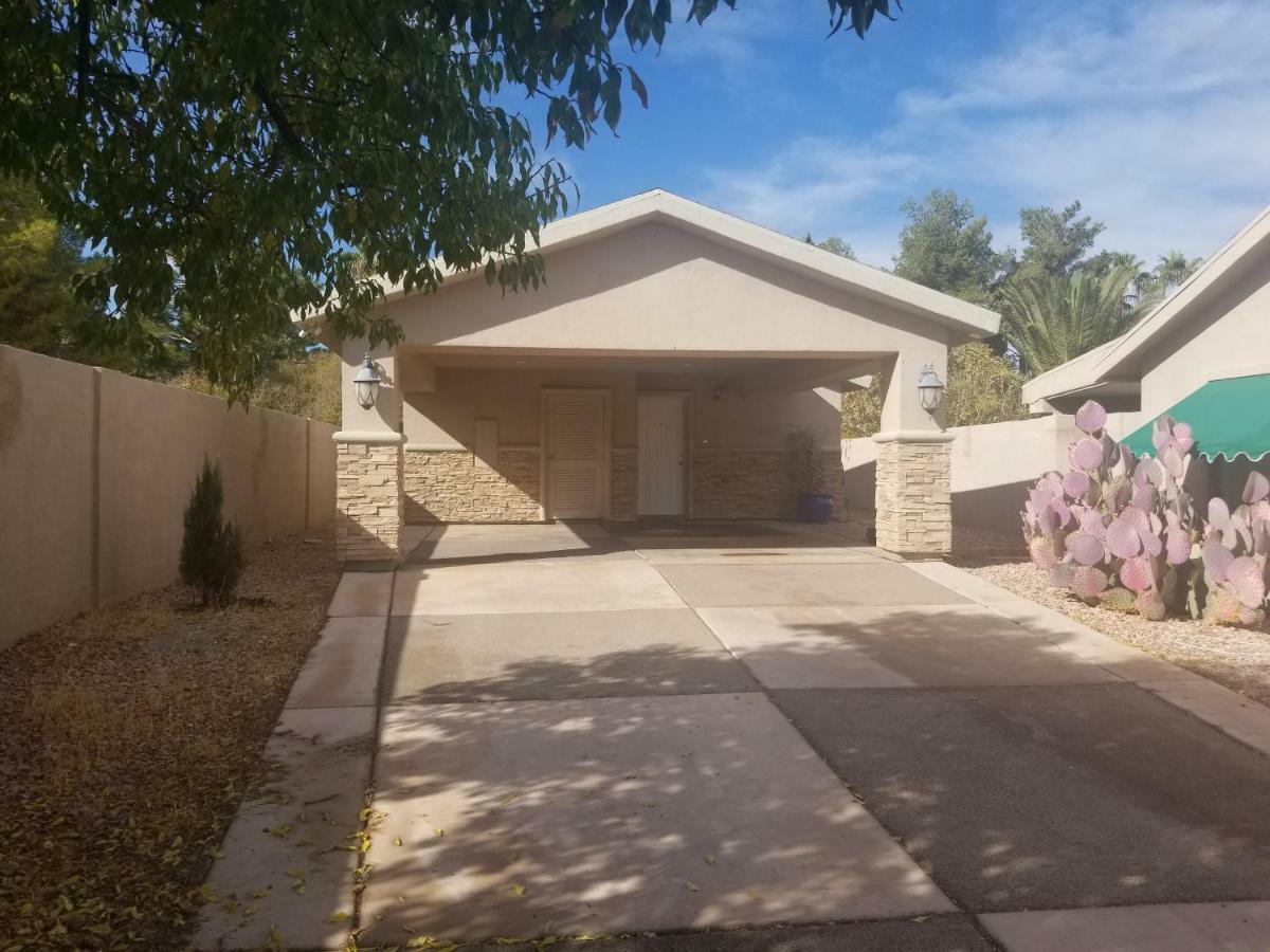 Close To Strip, Very Private, Gated, Huge Floorplan, Wifi, Washer&dryer Holiday home