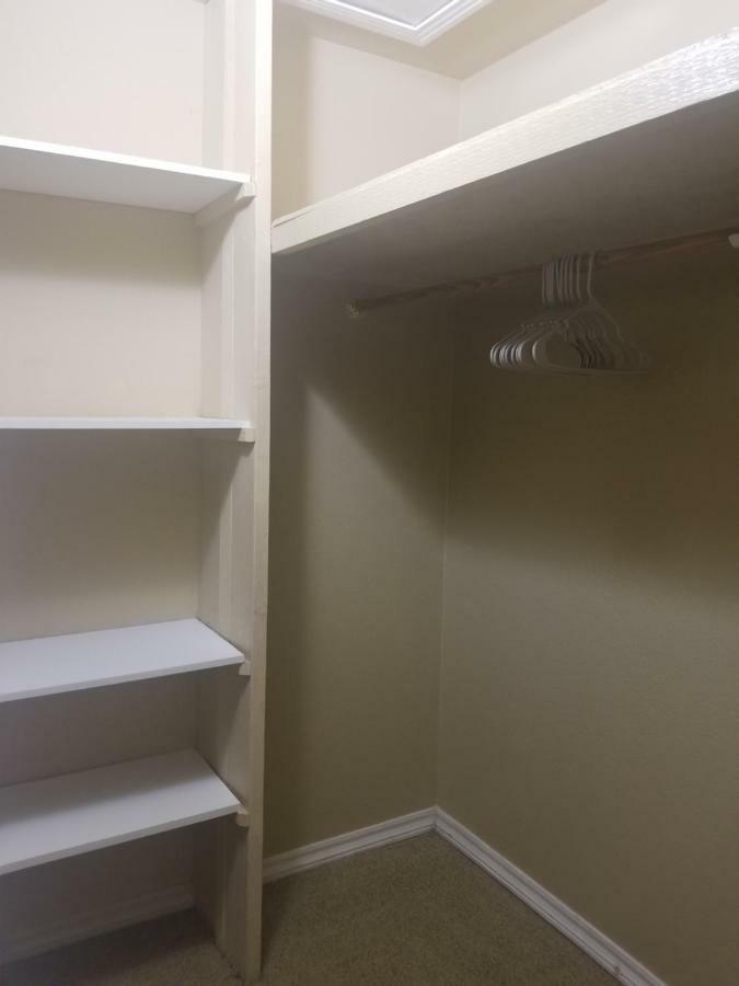 Close To Strip, Very Private, Gated, Huge Floorplan, Wifi, Washer&dryer Holiday home *
