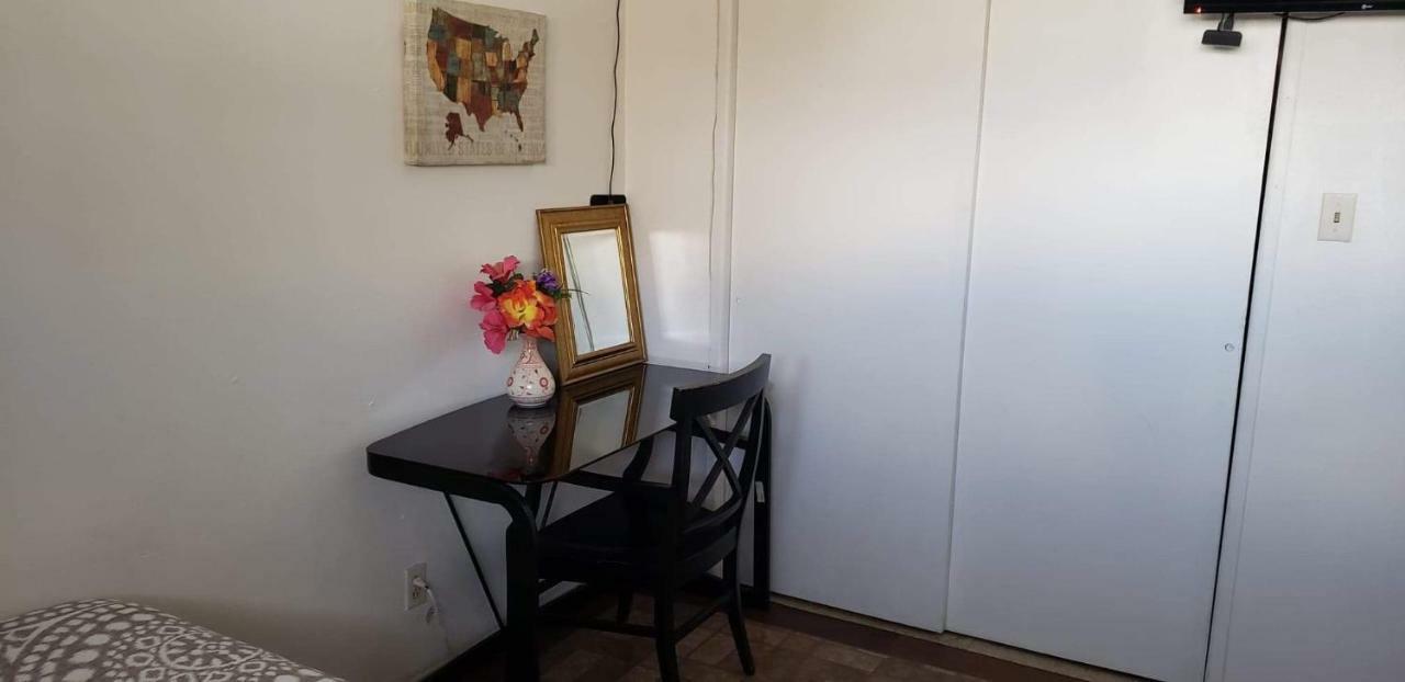 Homestay The Yellow House Las Vegas