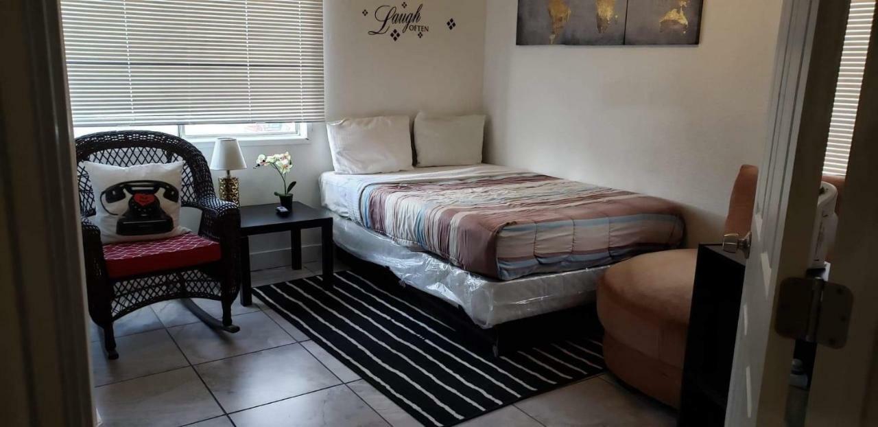 The Yellow House Homestay Las Vegas