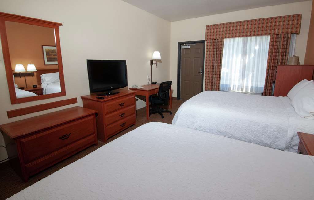 Hampton & Vegas-henderson Hotel