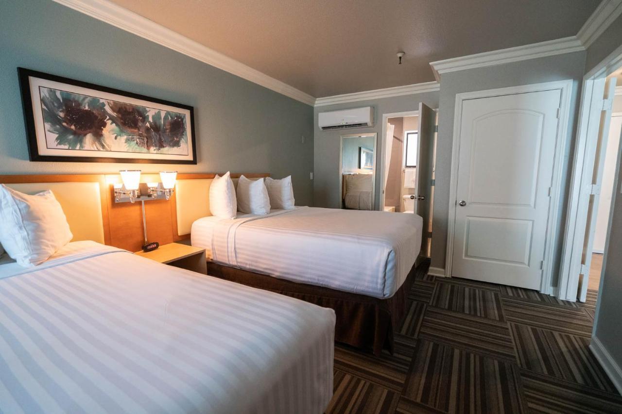 Hotel Alexis Park