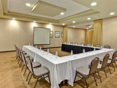 Express & Vegas Sw Springvalley By Ihg Hotel 3*