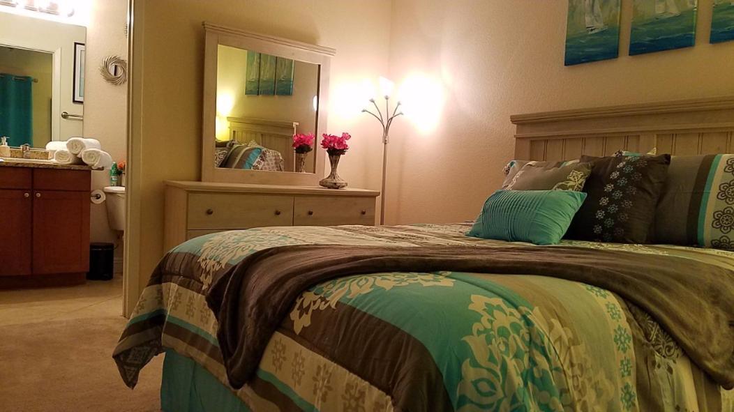 Apartment Lovely Condo! Walking Distance To The Strip With Pool And