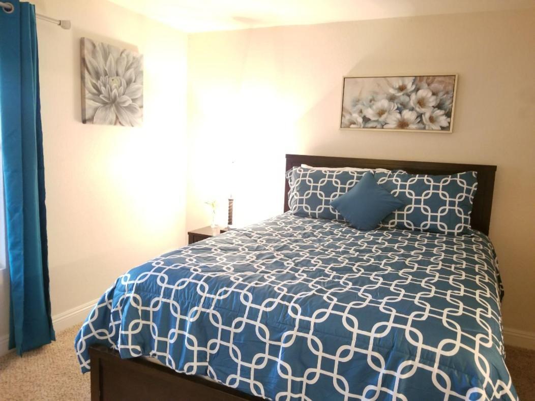 Lovely Condo! Walking Distance To The Strip With Pool And Apartment