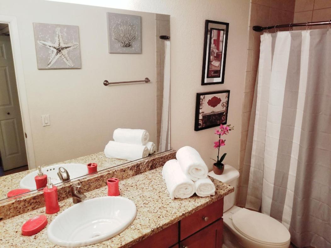 Apartment Lovely Condo! Walking Distance To The Strip With Pool And Las Vegas