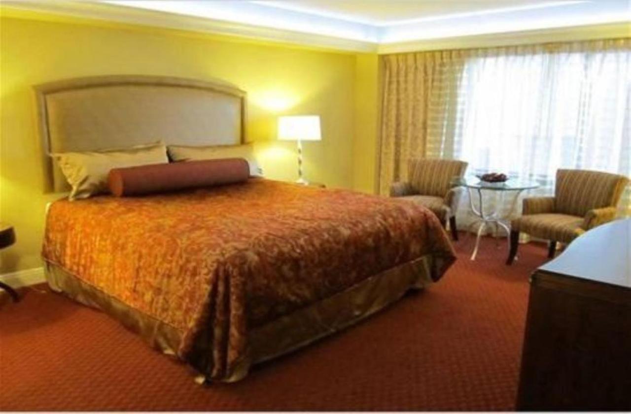 Aparthotel Getaways At The Jockey Club