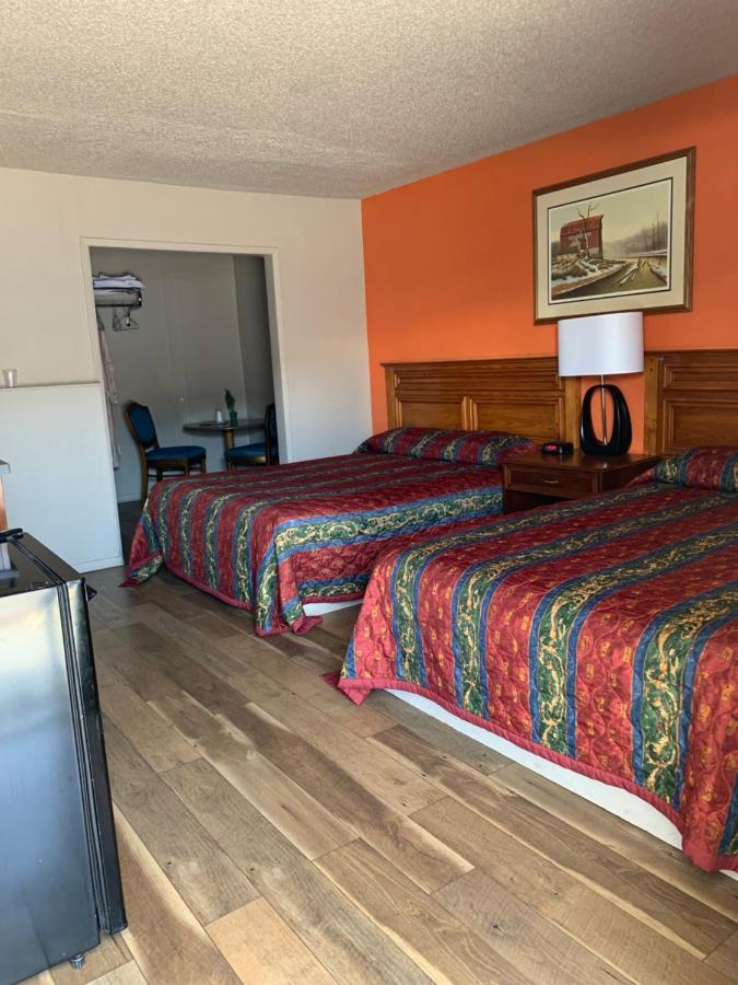Motel 8 *