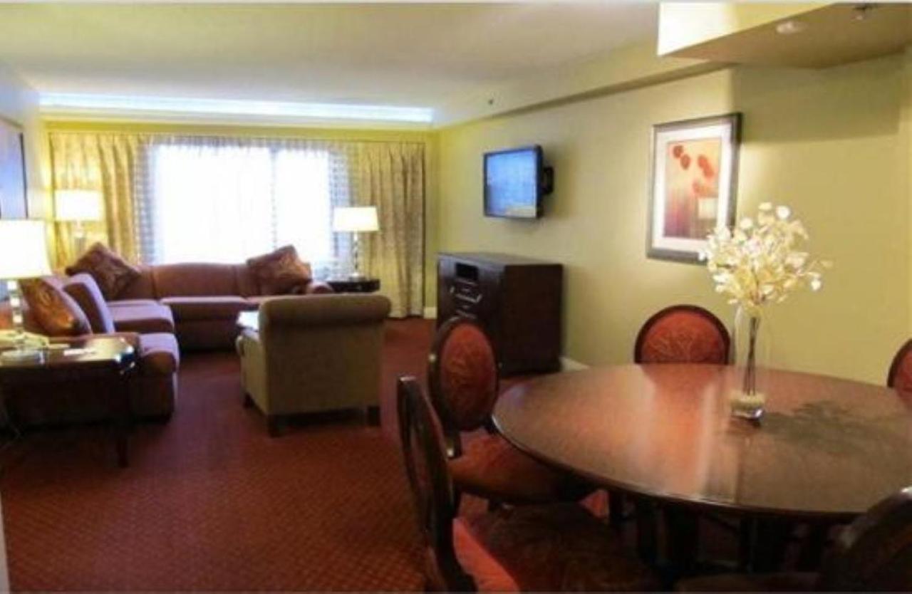 Getaways At The Jockey Club Aparthotel 3*