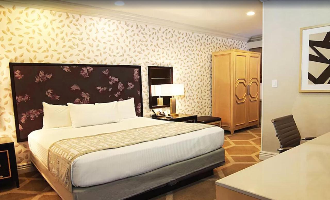 Resort Gold Coast And Casino 3*