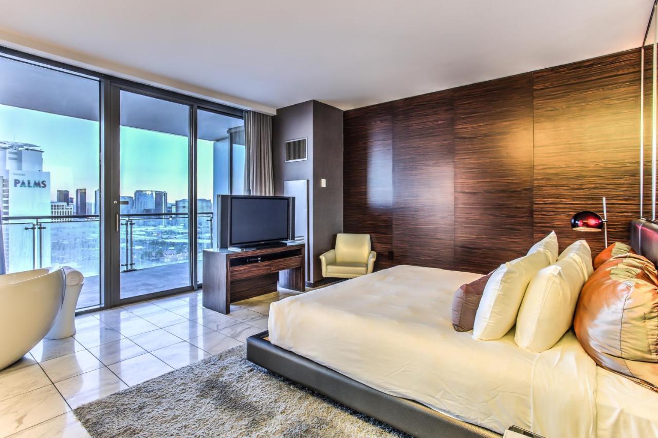 Palms Place With Balcony & Strip View * Las Vegas