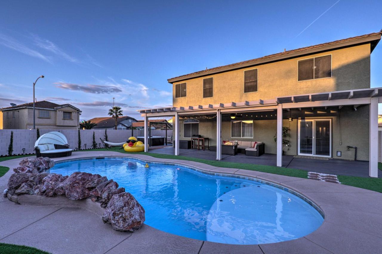 Luxurious Vegas Digs Hot Tub, Bbq, Cabana And More! Holiday home