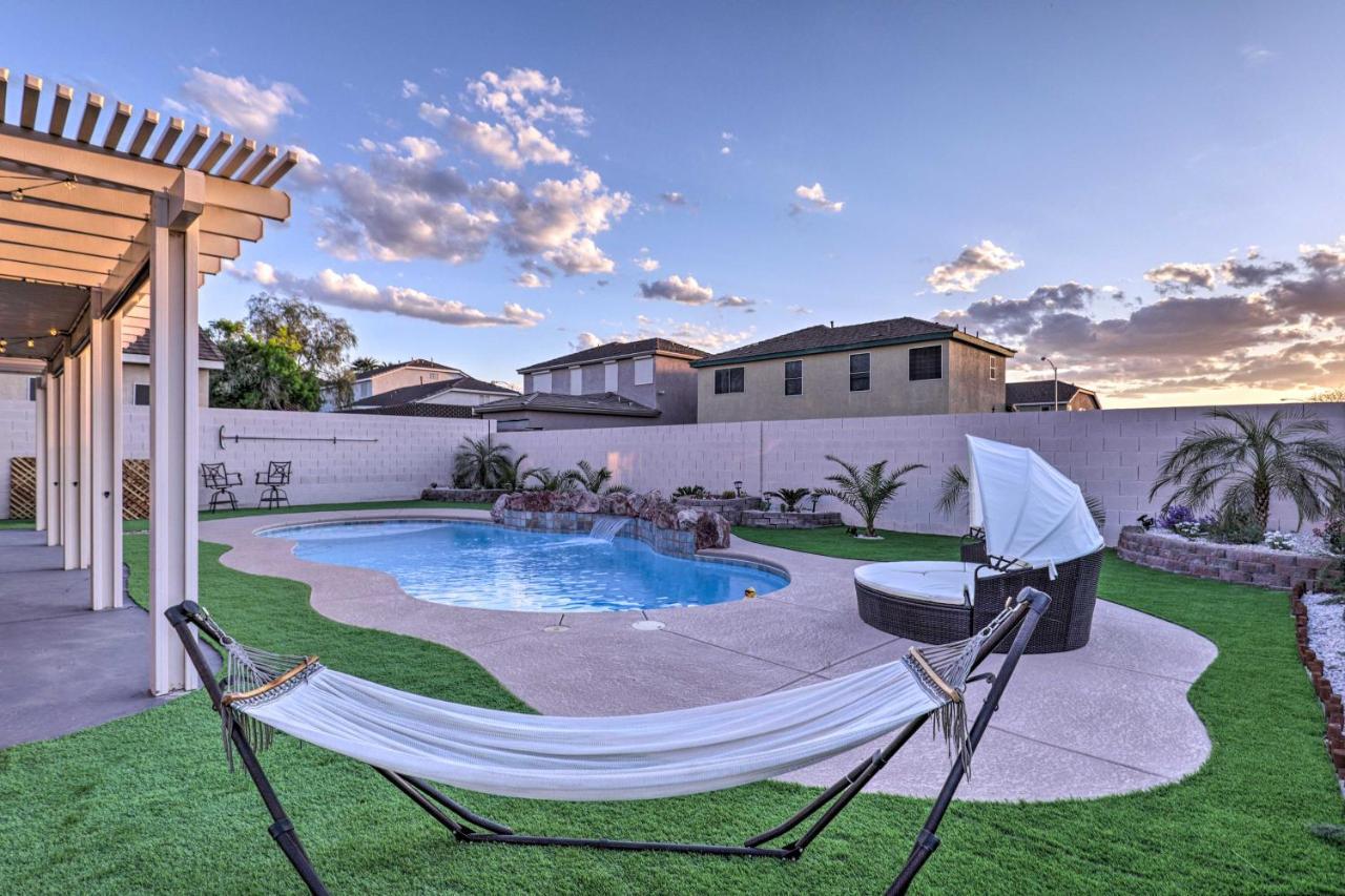 Holiday home Luxurious Vegas Digs Hot Tub, Bbq, Cabana And More! *