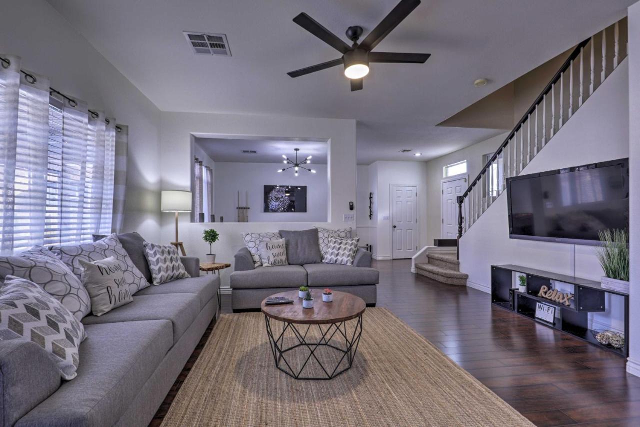 Holiday home Luxurious Vegas Digs Hot Tub, Bbq, Cabana And More! Las Vegas