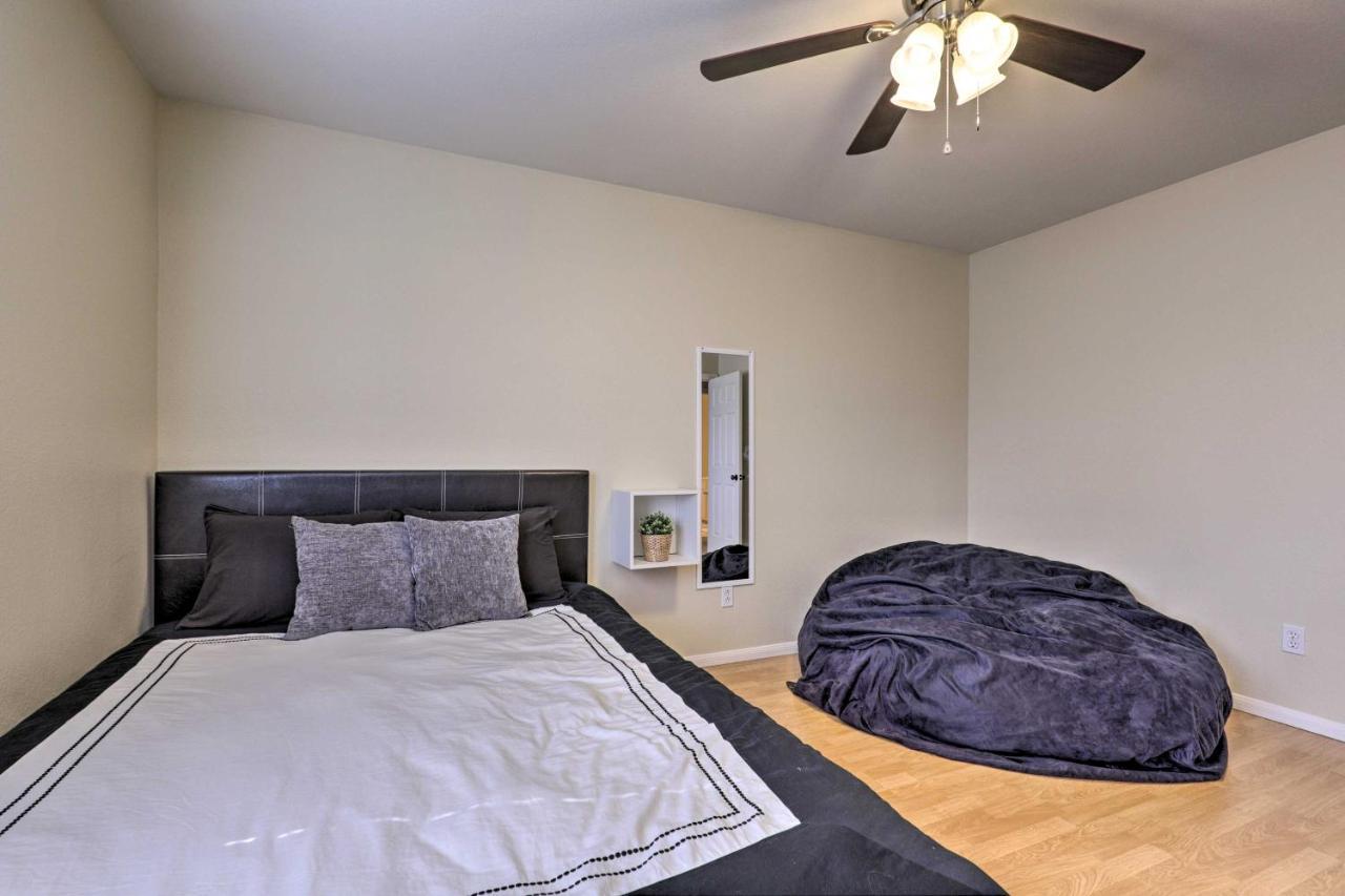 Holiday home Luxurious Vegas Digs Hot Tub, Bbq, Cabana And More!