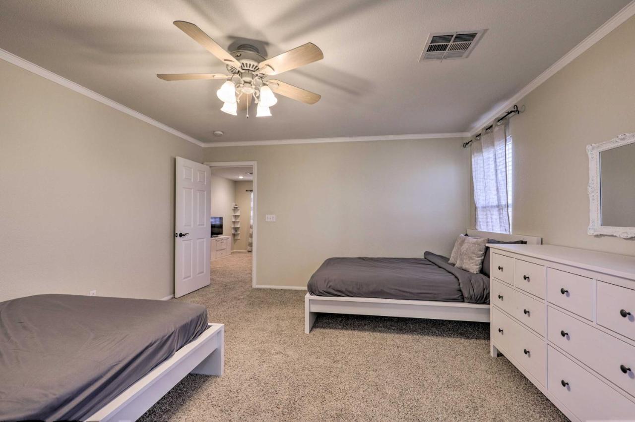 Luxurious Vegas Digs Hot Tub, Bbq, Cabana And More! Holiday home *