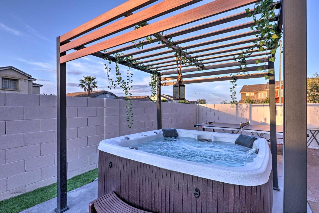 Luxurious Vegas Digs Hot Tub, Bbq, Cabana And More! Holiday home Las Vegas