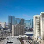No Resort Fee Strip View Suite+ Free Valet + Pool