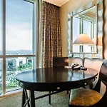 Mgm 12811 Signature Studio Strip View